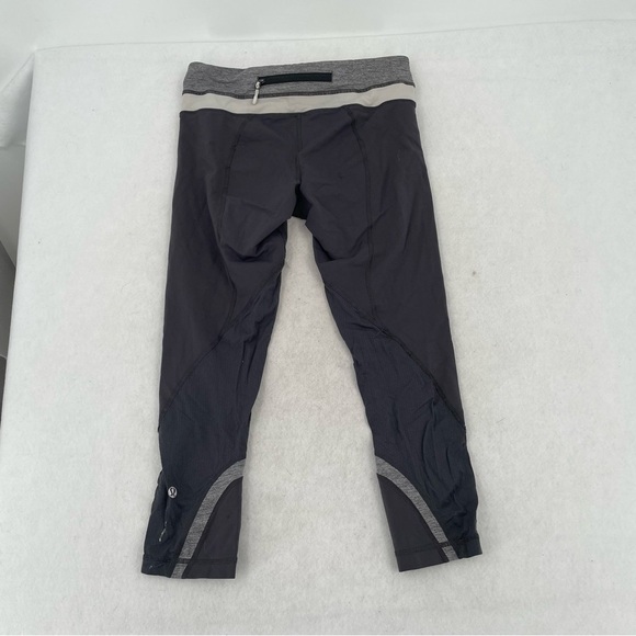 LULULEMON Women’s Inspire Crop II Gray Heathered Coal Lila Stripe size: 6 - Picture 2 of 13
